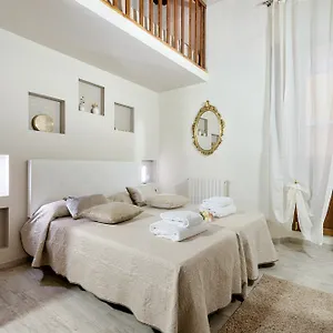Santa Croce Cathedral By Mmega Apartamento
