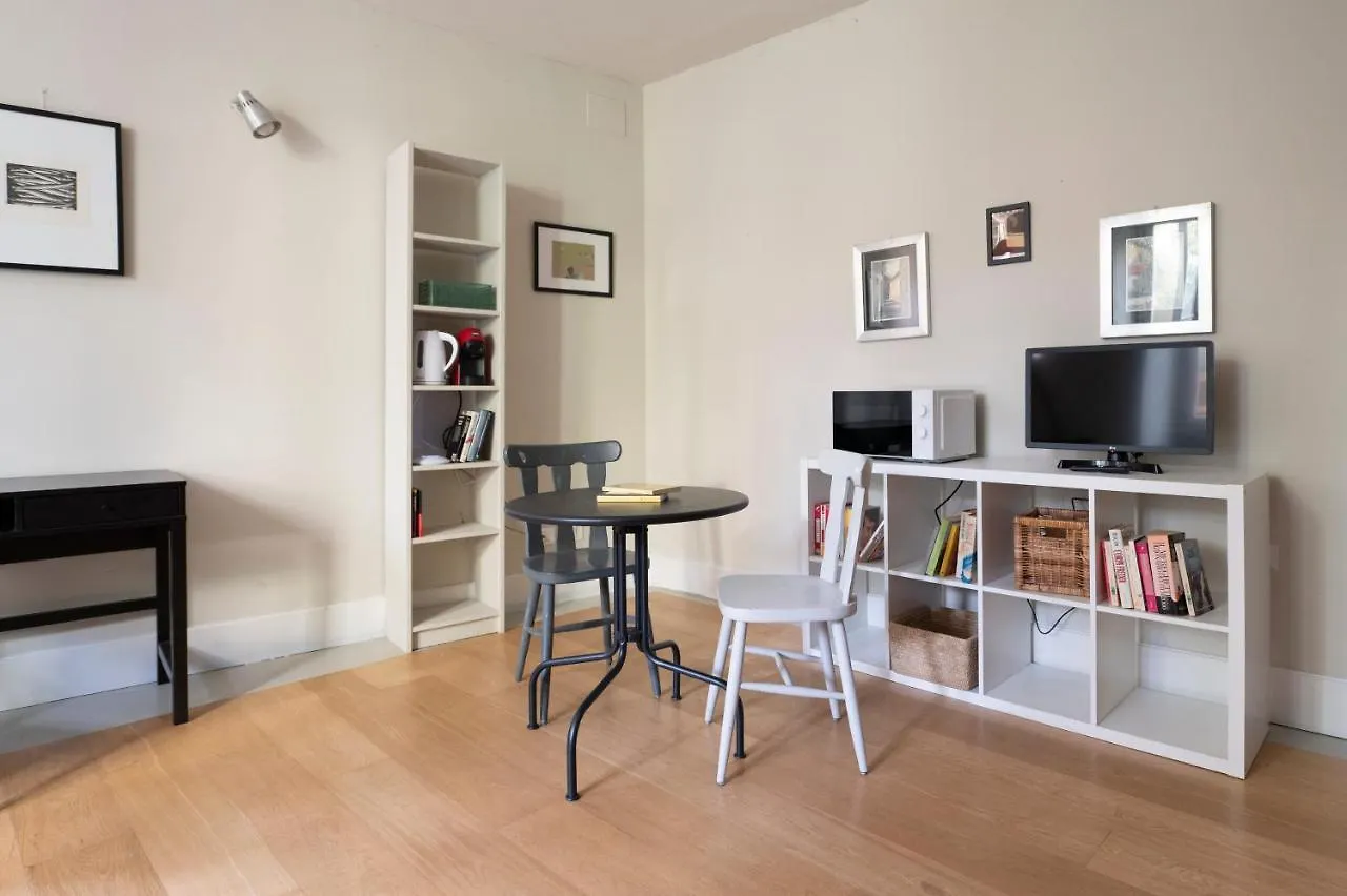 Boutique Apartment With Private Rooms And Garden Oasis Floransa