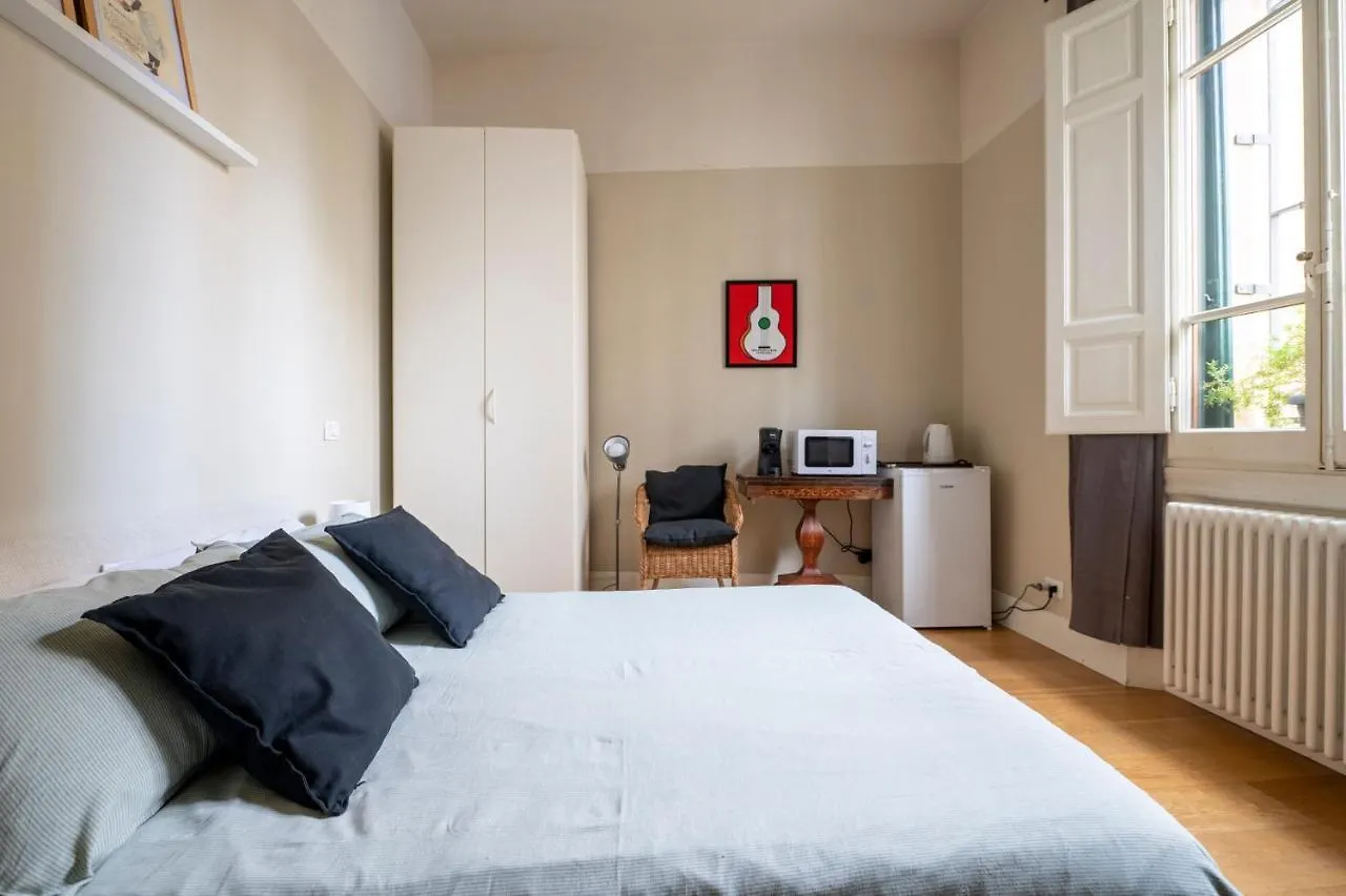 Boutique Apartment With Private Rooms And Garden Oasis Florencja