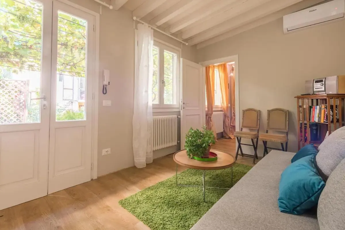 Boutique Apartment With Private Rooms And Garden Oasis Florencja 0*,  Włochy